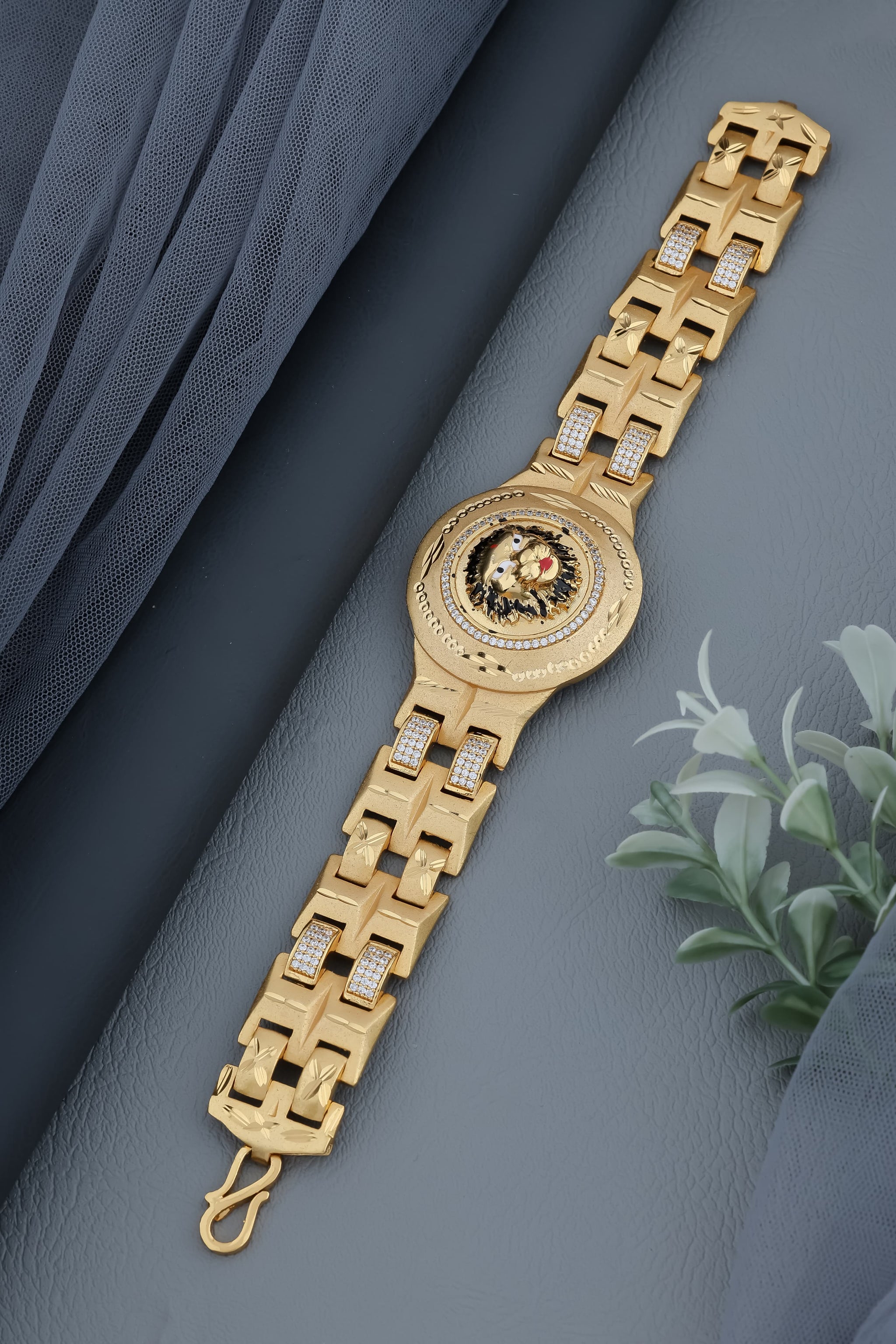 Primary: Men’s Regal Gold-Plated Lion Head Statement Bracelet