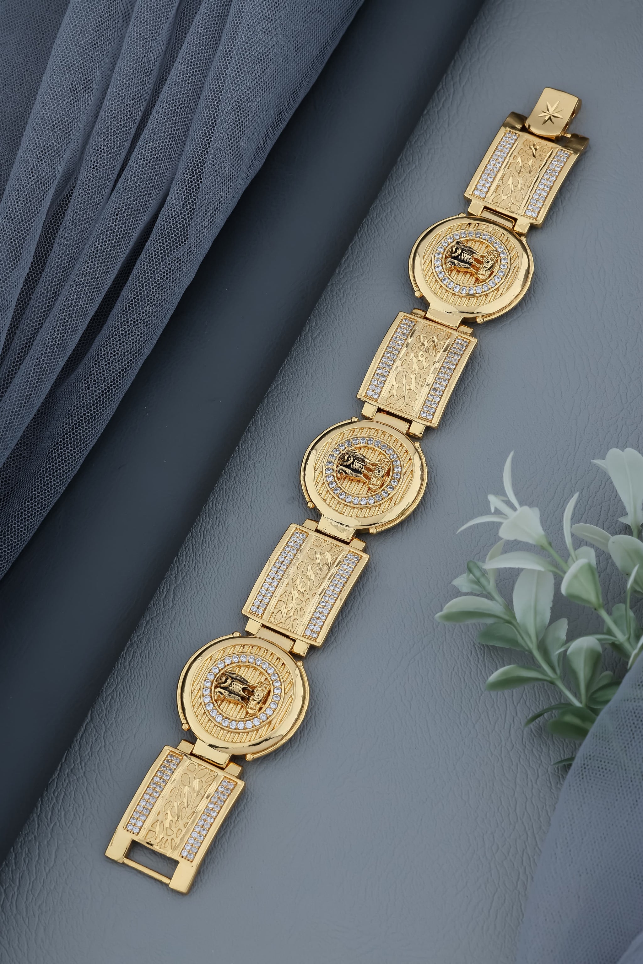 Men’s Gold-Plated Royal Lion Head Statement Bracelet with Pavé Links