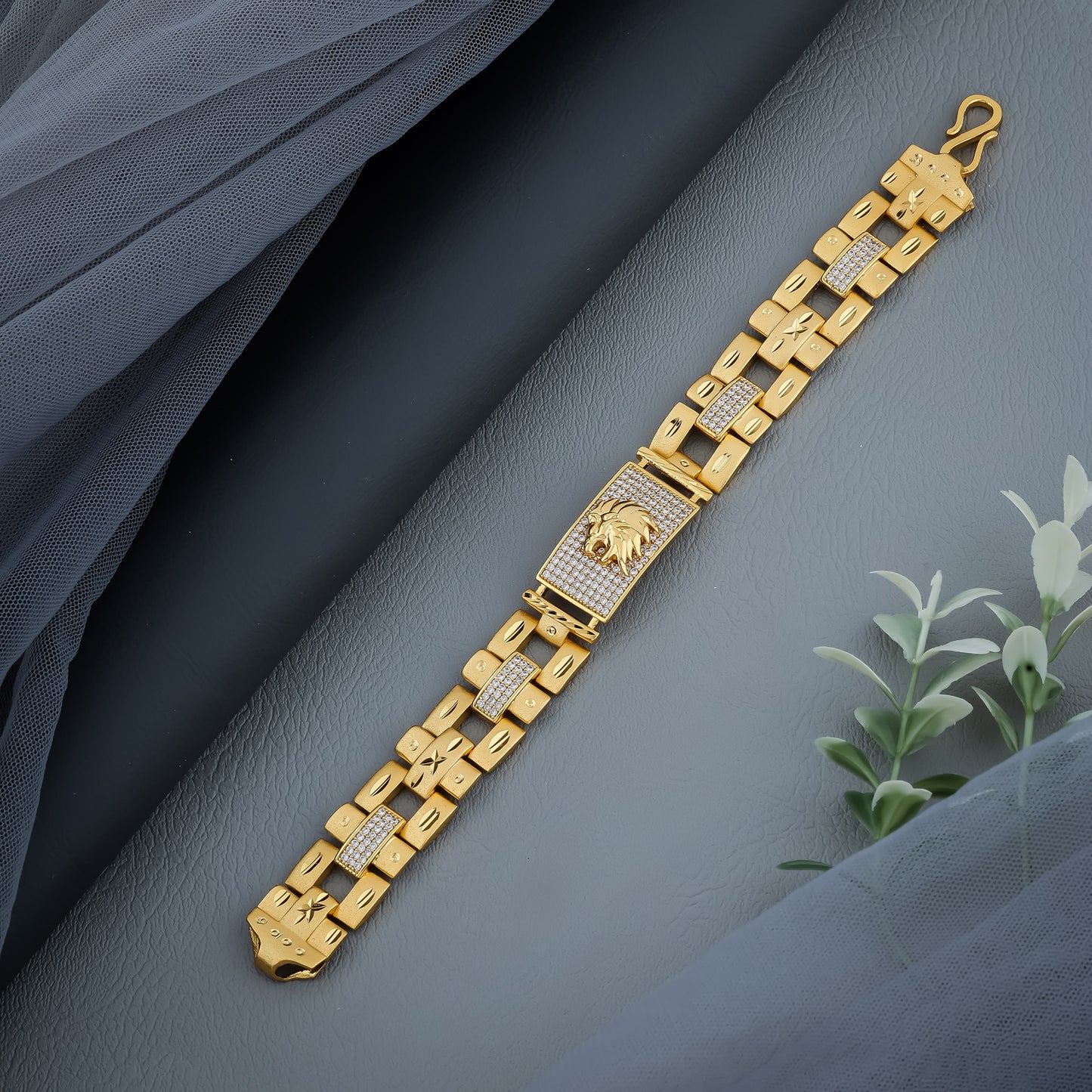 Royal Lion Head Pave-Set Gold Link Bracelet