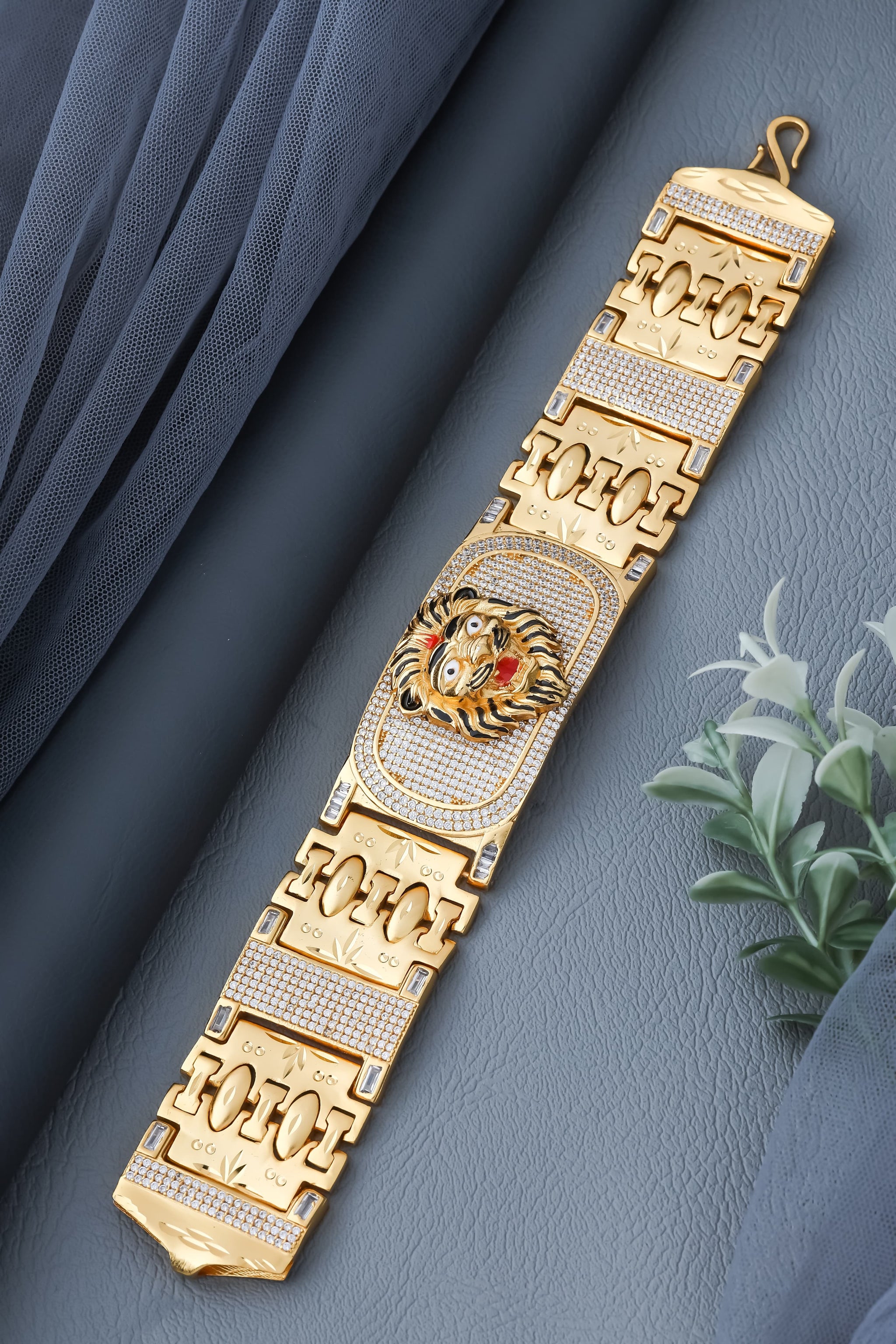 Majestic Lion Head Gold-Plated Men's Bracelet with Cubic Zirconia Accents