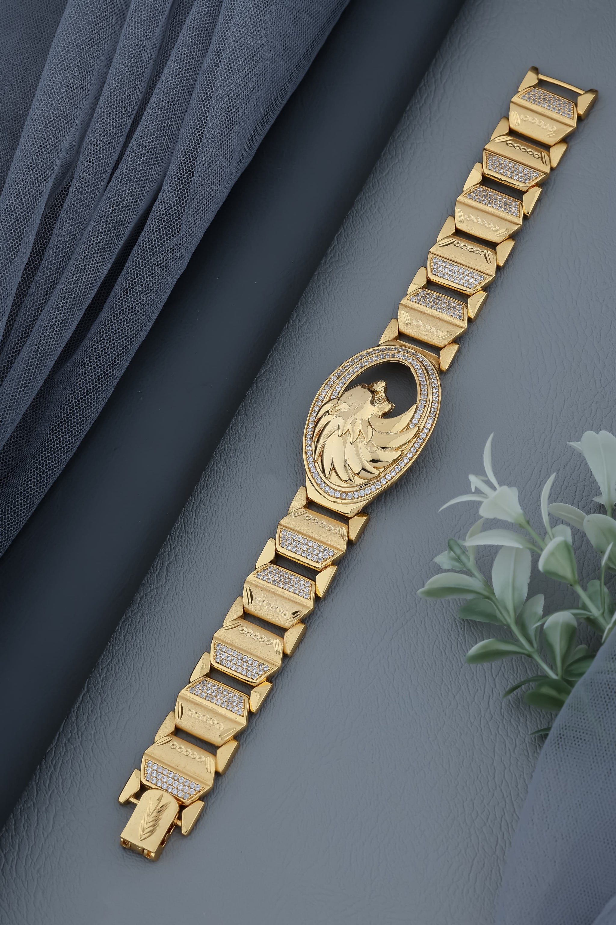 Crystal-Encrusted Oval Medallion Swan Gold Link Bracelet
