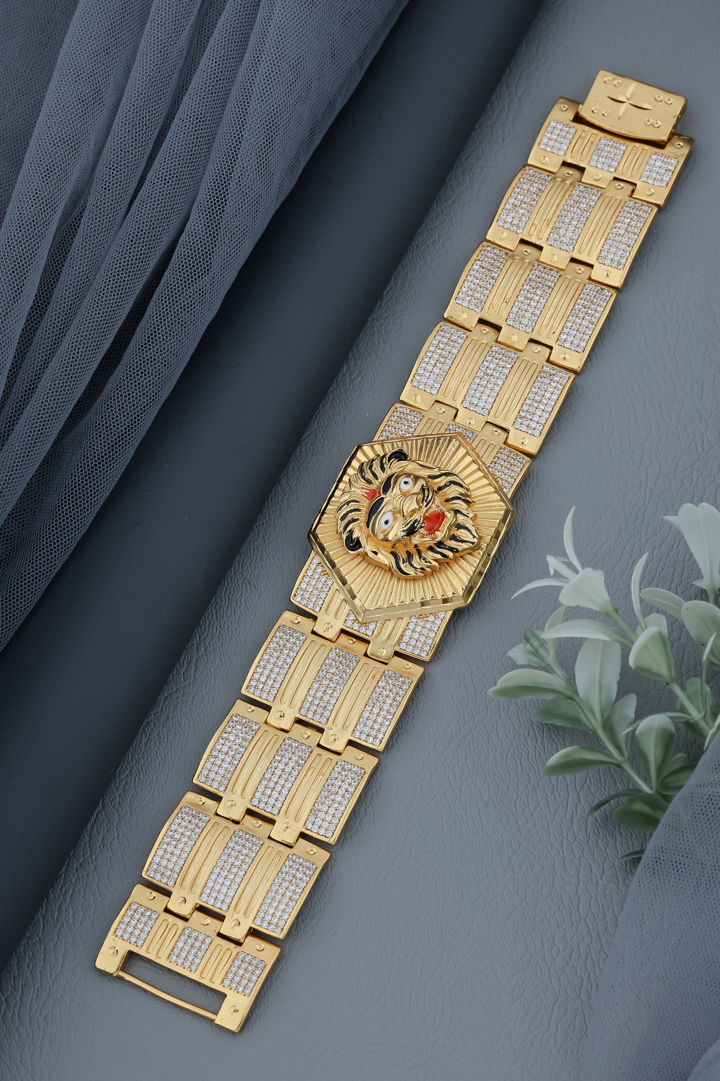 Men's Regal Lion Head Gold-Plated Statement Bracelet