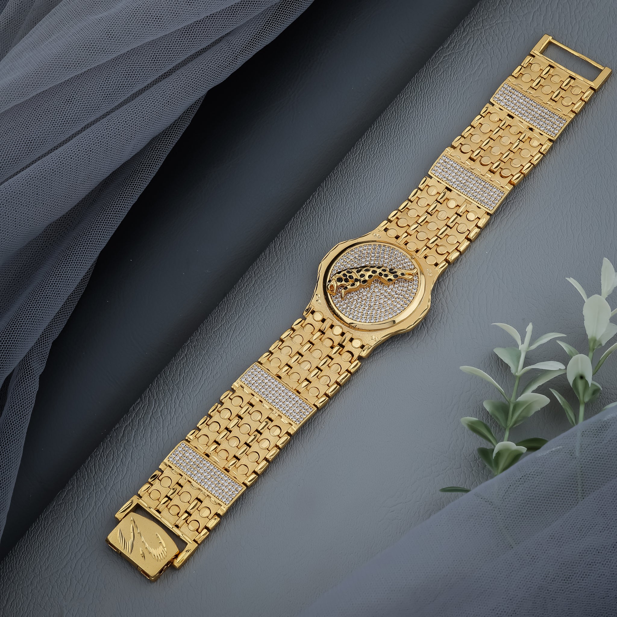 Alternative: Bold Gold-Tone Jaguar Motif Iced-Out Watch with Pave-Set Crystals