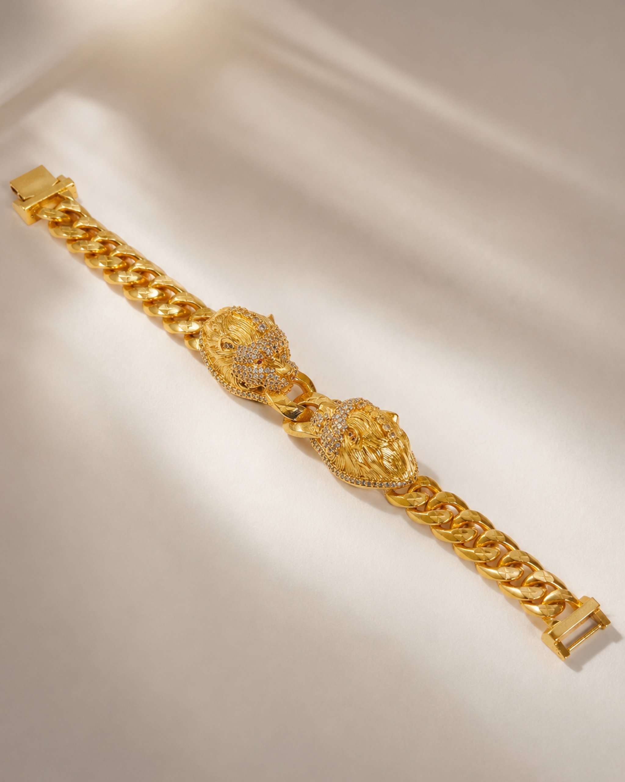 Two lion dimond braclet