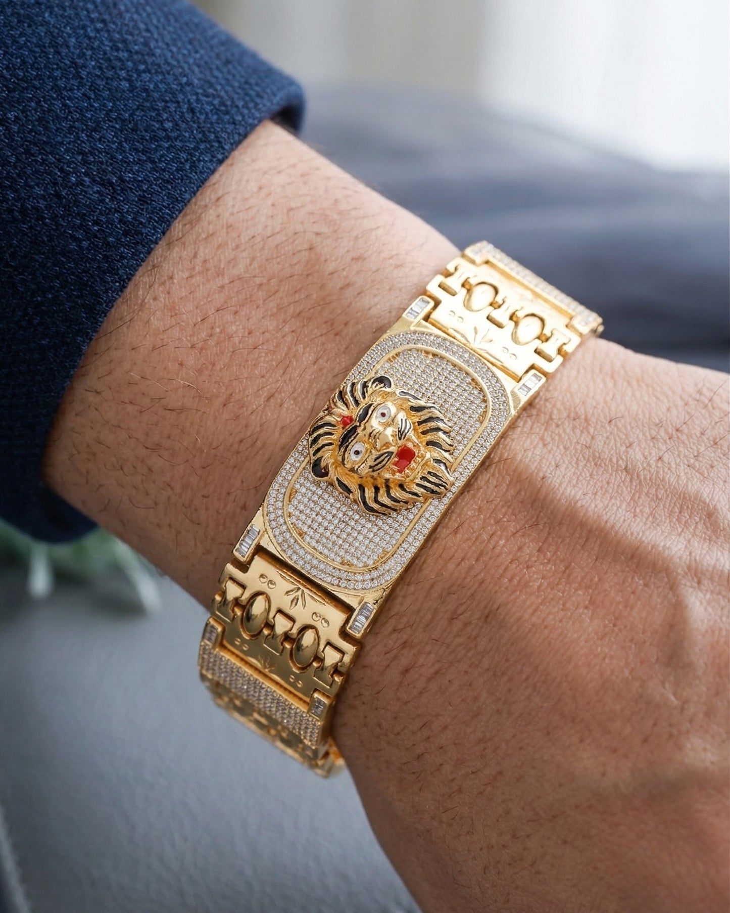 Majestic Lion Head Gold-Plated Men's Bracelet with Cubic Zirconia Accents