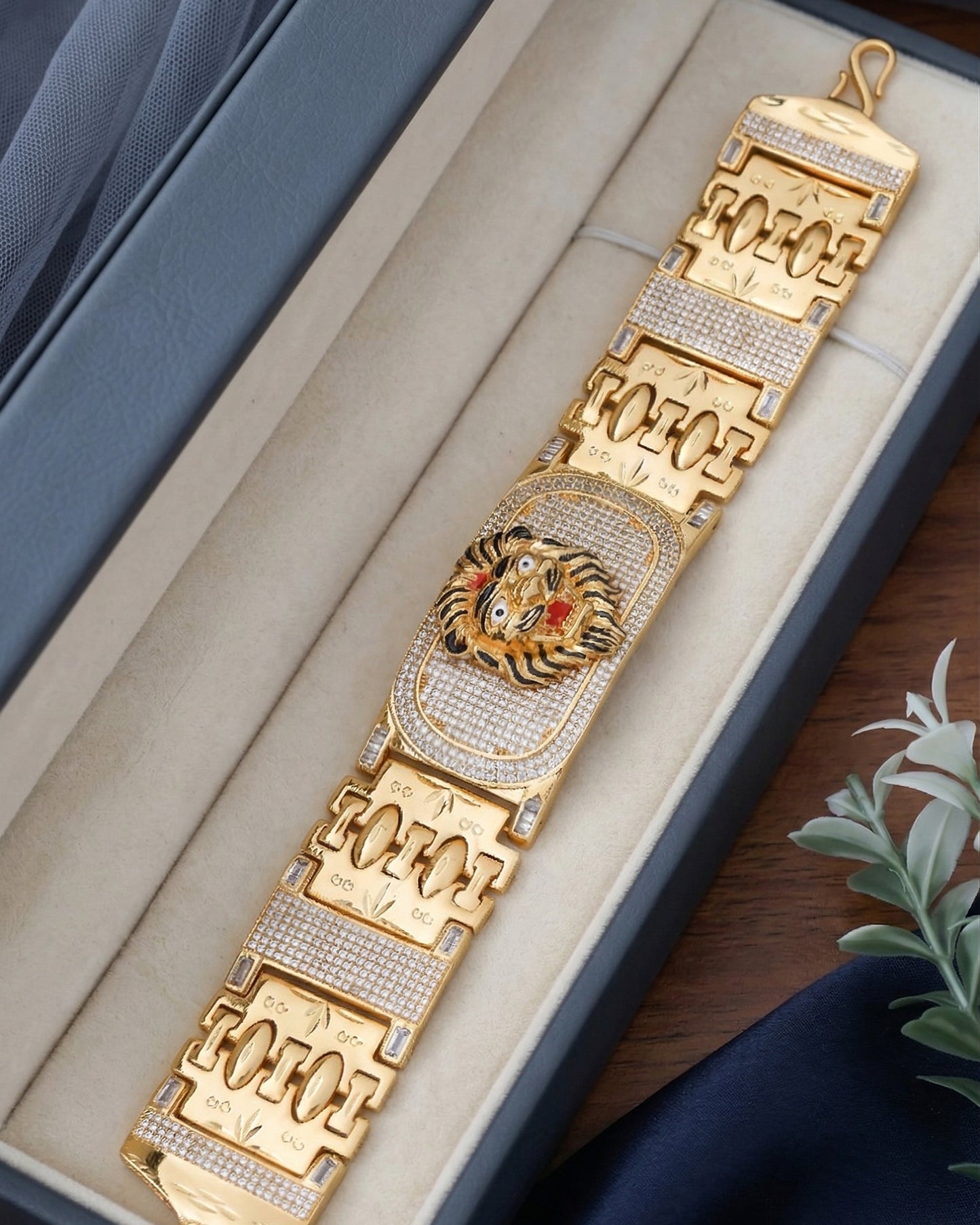 Majestic Lion Head Gold-Plated Men's Bracelet with Cubic Zirconia Accents