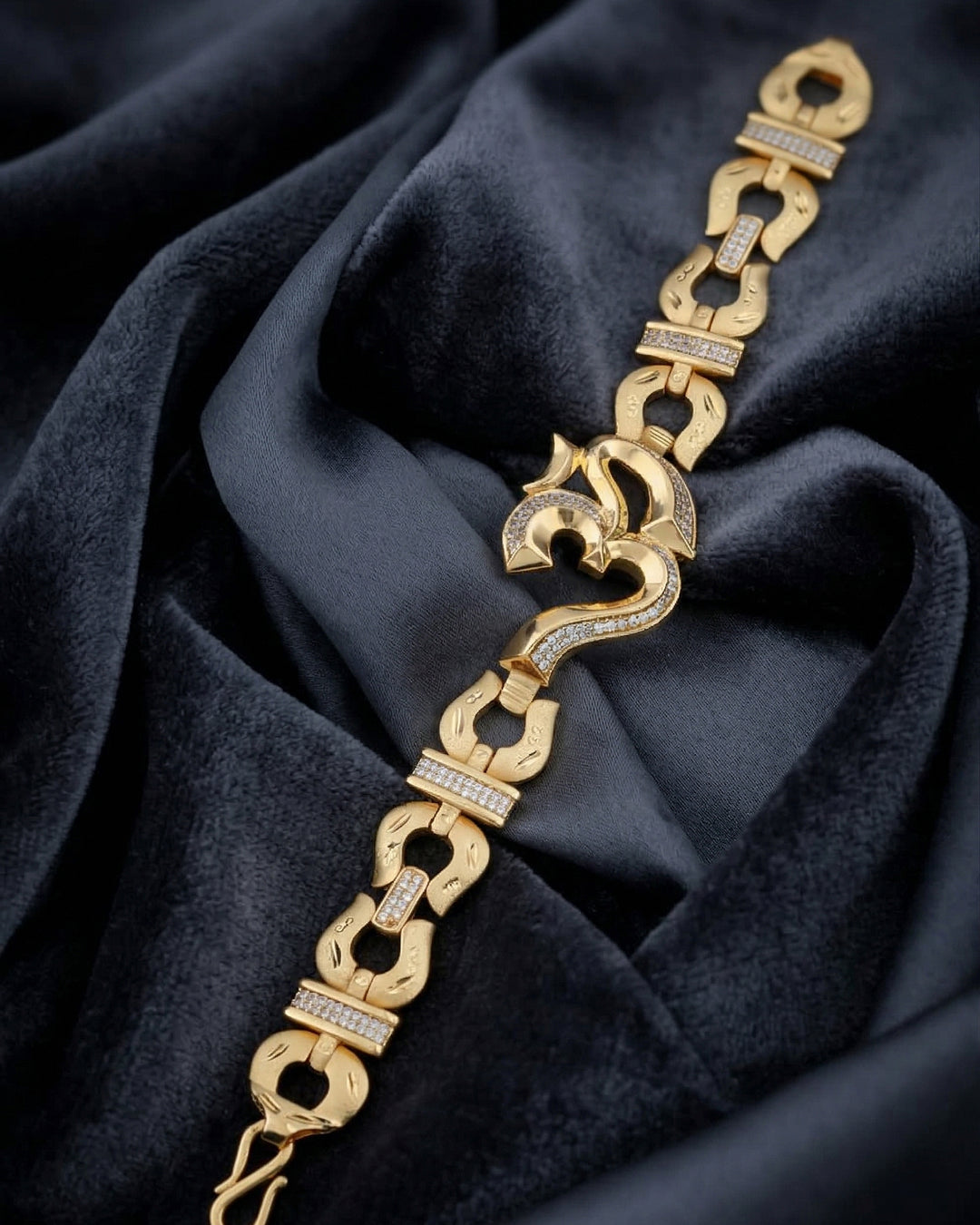 Alternative: Elegant Iced-Out Om Symbol Bracelet with Horseshoe-Style Links