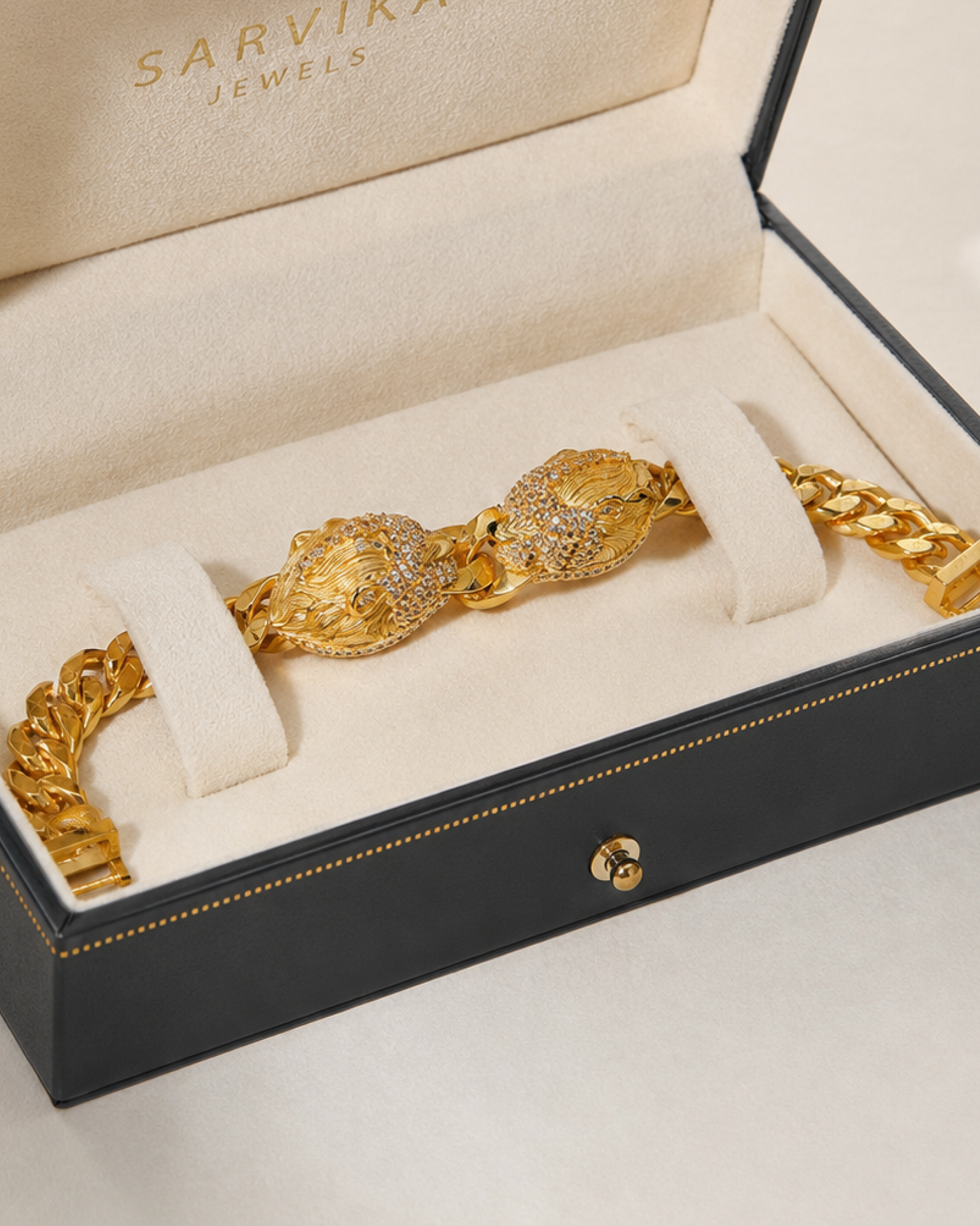 Two lion dimond braclet